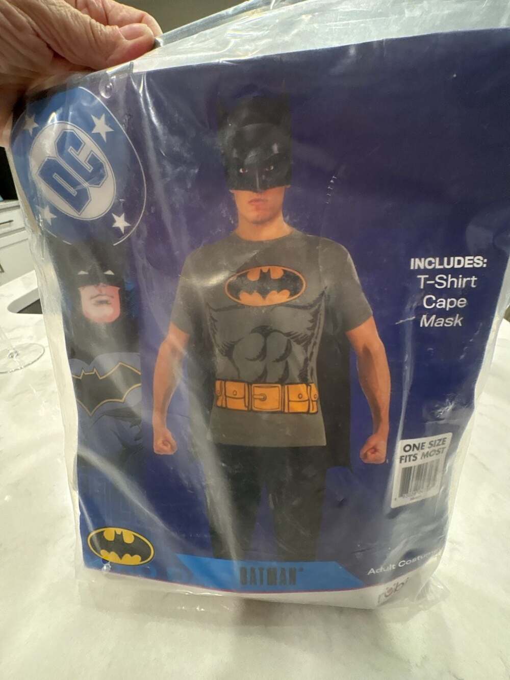 Rubies DC Comics Batman Adult Costume Kit T-Shirt Cape and Mask One Size